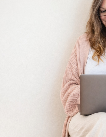 Jessi mit Laptop